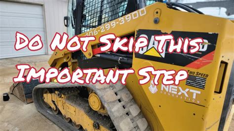 How To Grease the Zerks on a Cat Skid Steer 